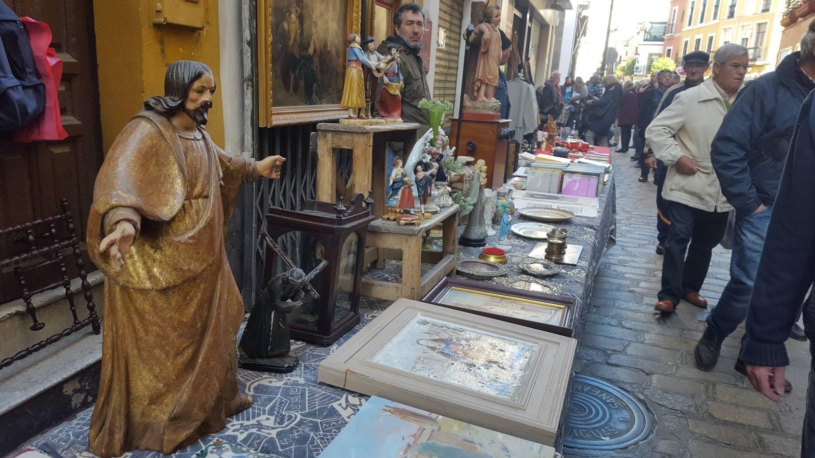 Todo lo que puedes encontrar en El Jueves, el mercadillo más antiguo de Sevilla
